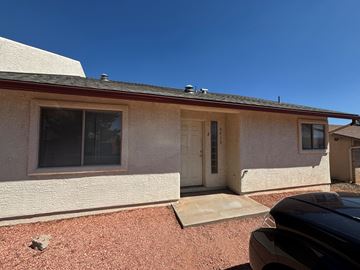 Cottonwood apartment for rent - A house with a black car parked in front.