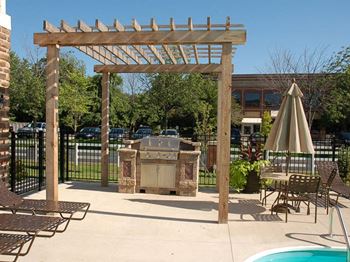 Built-in, commercial-grade gas grill and grilling area