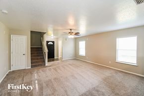 Middleburg house for rent - A spacious room with a carpeted floor and a ceiling fan.
