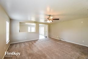 Middleburg house for rent - A spacious room with a carpeted floor and a ceiling fan.