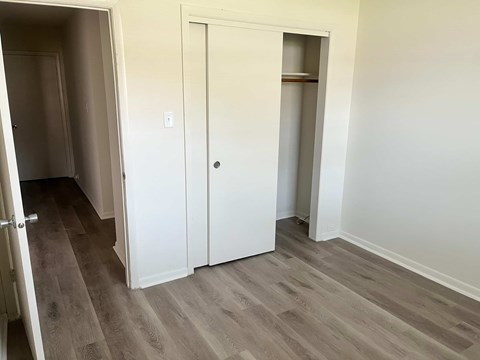 Floor plan for 2 beds, 1 bath, 980 sqft
