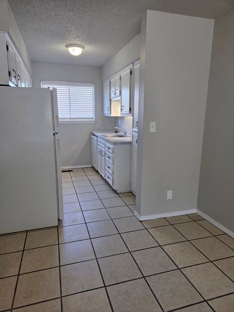 Floor plan for 2 beds, 2 baths, 880 sqft