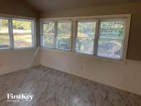 Marietta house for rent - a small room with windows and a marble floor