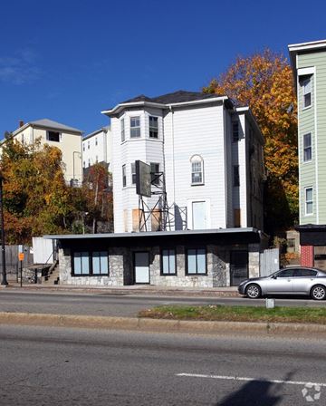 Worcester apartment for rent - a white building with a car parked in front of it