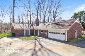 Lewisville house for rent - A house with a garage is for sale.