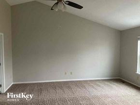 Reynoldsburg house for rent - an empty living room with a ceiling fan