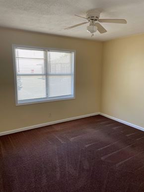 Forsyth apartment for rent - A room with a ceiling fan and a window with blinds.