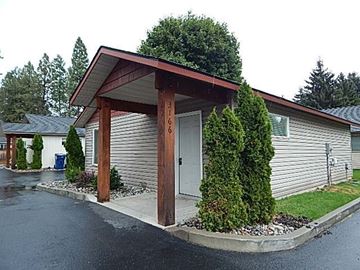 Coeur D' Alene house for rent - a small building with a covered parking lot