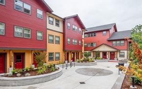 Eugene apartment for rent - the residences at city center apartments exterior courtyard