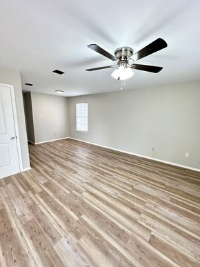 Lafayette apartment for rent - an empty living room with wood flooring and a ceiling fan