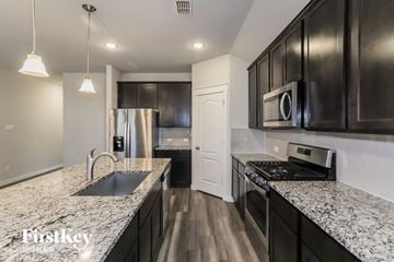 Fort Worth house for rent - a kitchen with granite counter tops and black cabinets