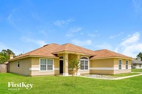 Middleburg house for rent - A house with a brown roof and a tree in front of it.