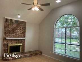 Carrollton house for rent - 2026 Greenview Dr Unit B Carrollton, TX 75010