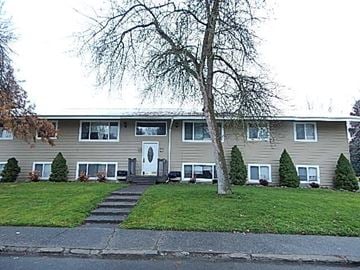 Coeur D'alene house for rent - a house with a tree in the front of it