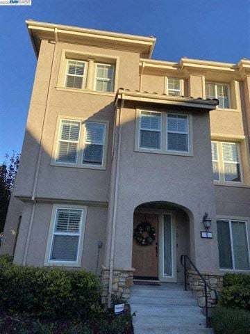 Livermore house for rent - A two-story beige house with a brown door and a wreath on the door.