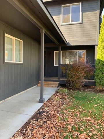 Coeur D Alene house for rent - a front porch of a house with a sidewalk