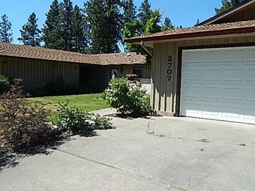 Coeur D Alene house for rent - a white garage door in front of a house