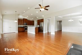 Summerville house for rent - A spacious kitchen and living room with wooden floors and a ceiling fan.