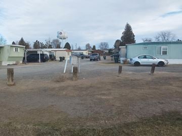 Grandview apartment for rent - A parking lot with a white car parked in the middle.