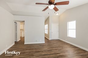 Phoenix house for rent - A spacious room with a ceiling fan and wooden flooring.