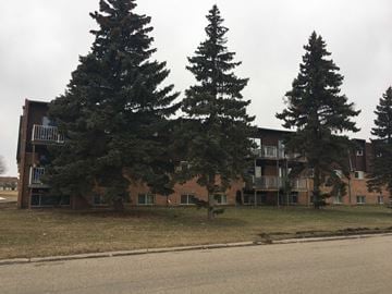 Devil's Lake apartment for rent - the building where the apartment is located
