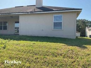 Middleburg house for rent - A house with a white exterior and a brown roof.