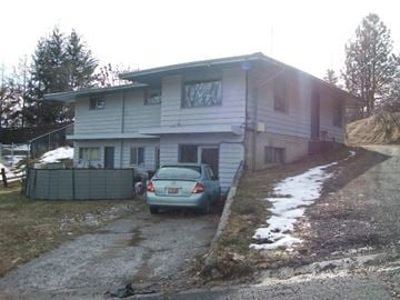 Pullman apartment for rent - A car is parked in front of a house.