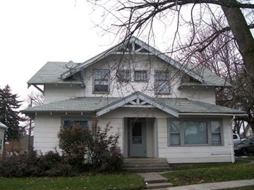 Pullman apartment for rent - A white house with a grey roof and a grey door.