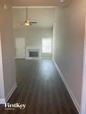 Dallas house for rent - a empty living room with a ceiling fan