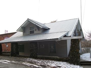 Pullman apartment for rent - a house with a metal roof in the snow