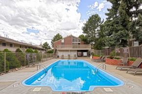 Denver apartment for rent - the swimming pool at the apartments for rent