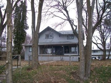 Pullman apartment for rent - a house in the middle of some trees