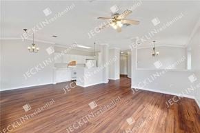 Leander house for rent - A spacious room with wooden floors and a ceiling fan.