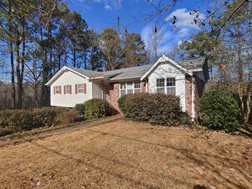 Vestavia Hills house for rent - 2229 Myrtlewood Dr., Vestavia Hills, AL 35023
