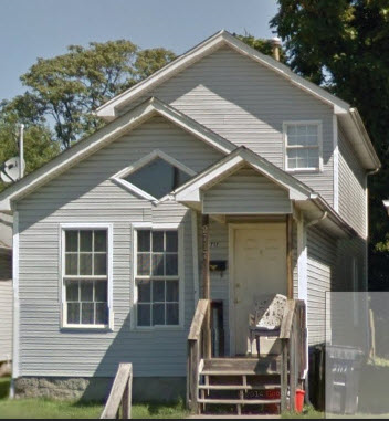 Louisville house for rent - A small house with a grey siding and a white door.