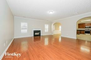 Stockbridge house for rent - a living room with a fireplace and a wooden floor