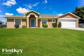 Lehigh Acres house for rent - a house with a lawn in front of it