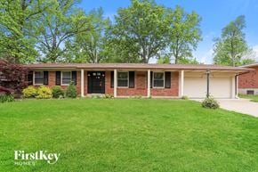Saint Louis house for rent - a brick house with a lawn in front of it