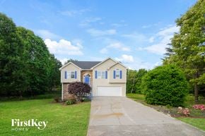 Rydal house for rent - A house with a blue garage door is for sale.
