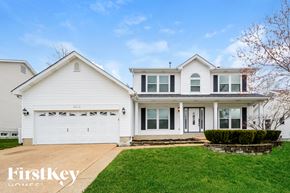 Arnold house for rent - a white house with a lawn and a driveway