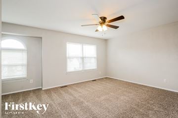 Arnold house for rent - a living room with carpet and a ceiling fan