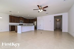 Davenport house for rent - A spacious kitchen with a ceiling fan and a tiled floor.