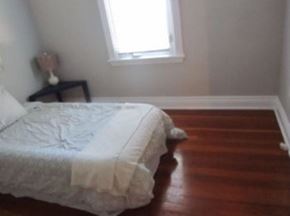 Hamilton apartment for rent - a bedroom with a bed and a window