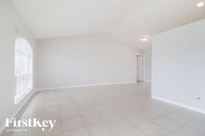Cape Coral house for rent - the living room and dining room are spacious and empty