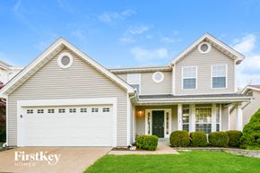 Ballwin house for rent - a white house with a white garage door