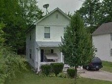 Warren house for rent - A white house with a green lawn in front.