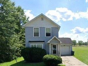 Warren house for rent - A two-story house with a garage and a driveway.