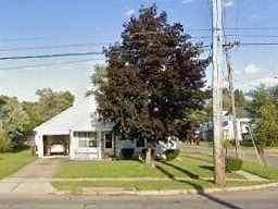 Warren house for rent - A white house with a tree in front.