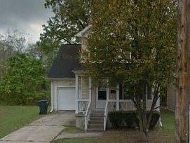 Warren house for rent - A house with a white door and a porch.