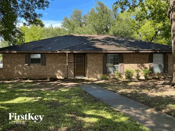 Duncanville house for rent - 222 Creekwood Court Duncanville, TX 75116